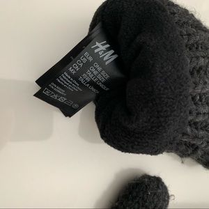 H&M Accessories - Black fleece lined H&M mittens H&M Accessories - Black fleece lined H&M mittens